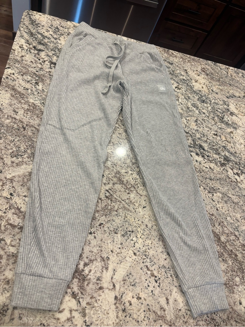 ALO Yoga Muse Light Gray Ribbed Jogger Sweatpants